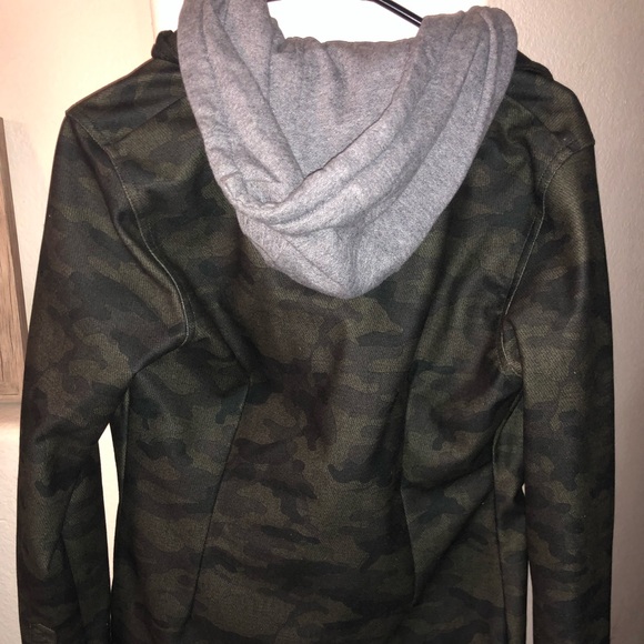 Volcom jacket ! - Picture 3 of 5